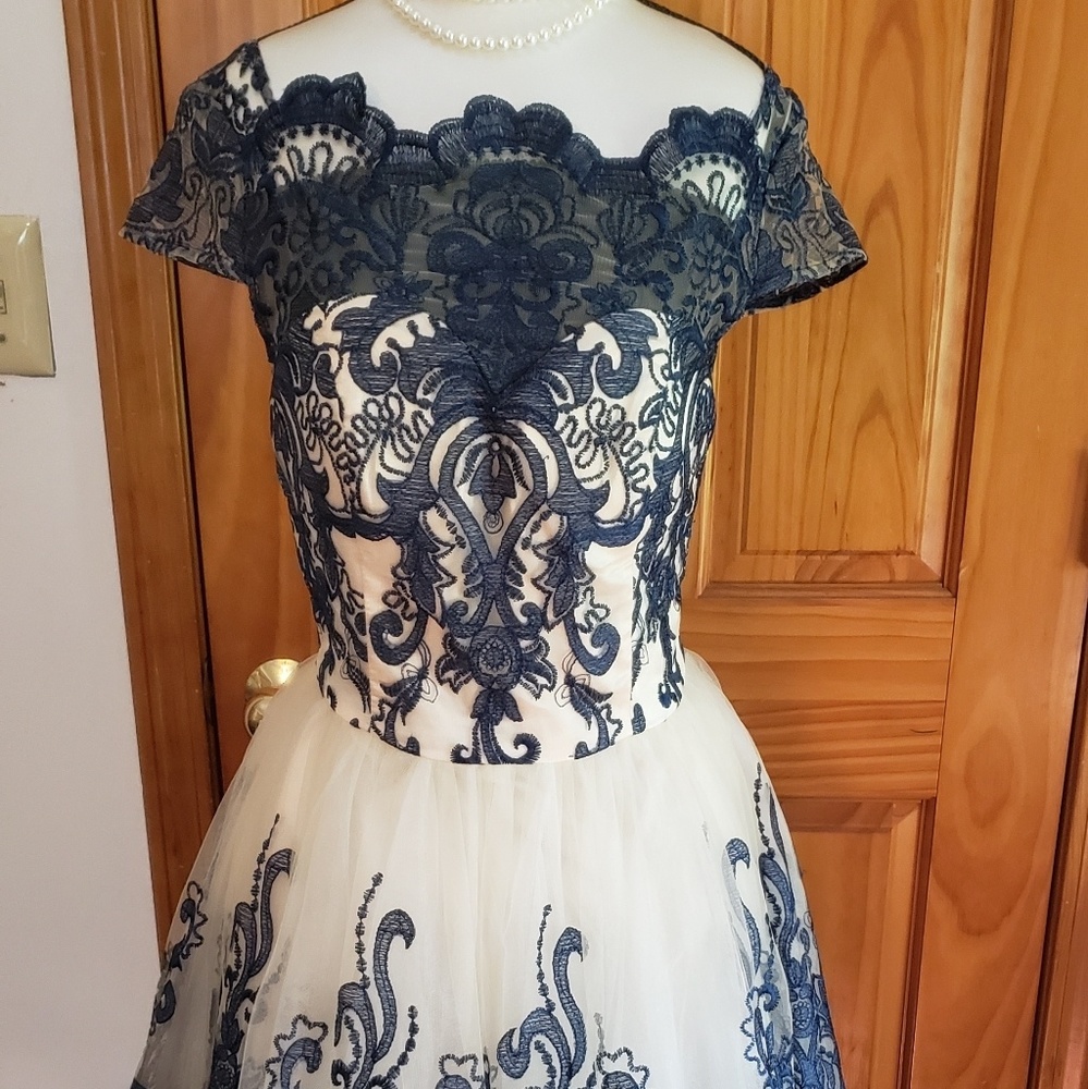 Chi Chi London Lace Dress white/navy